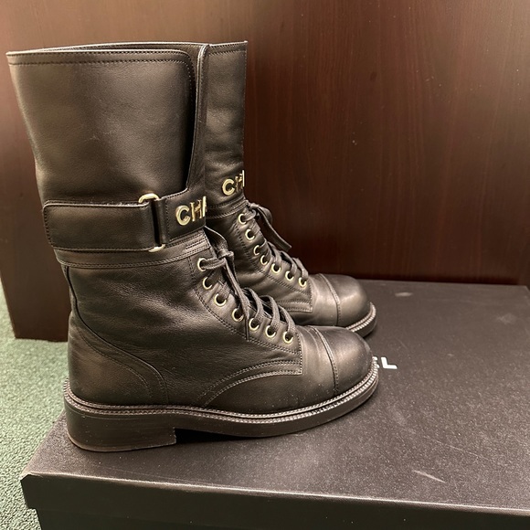 Chanel leater ankle boots - Picture 2 of 4